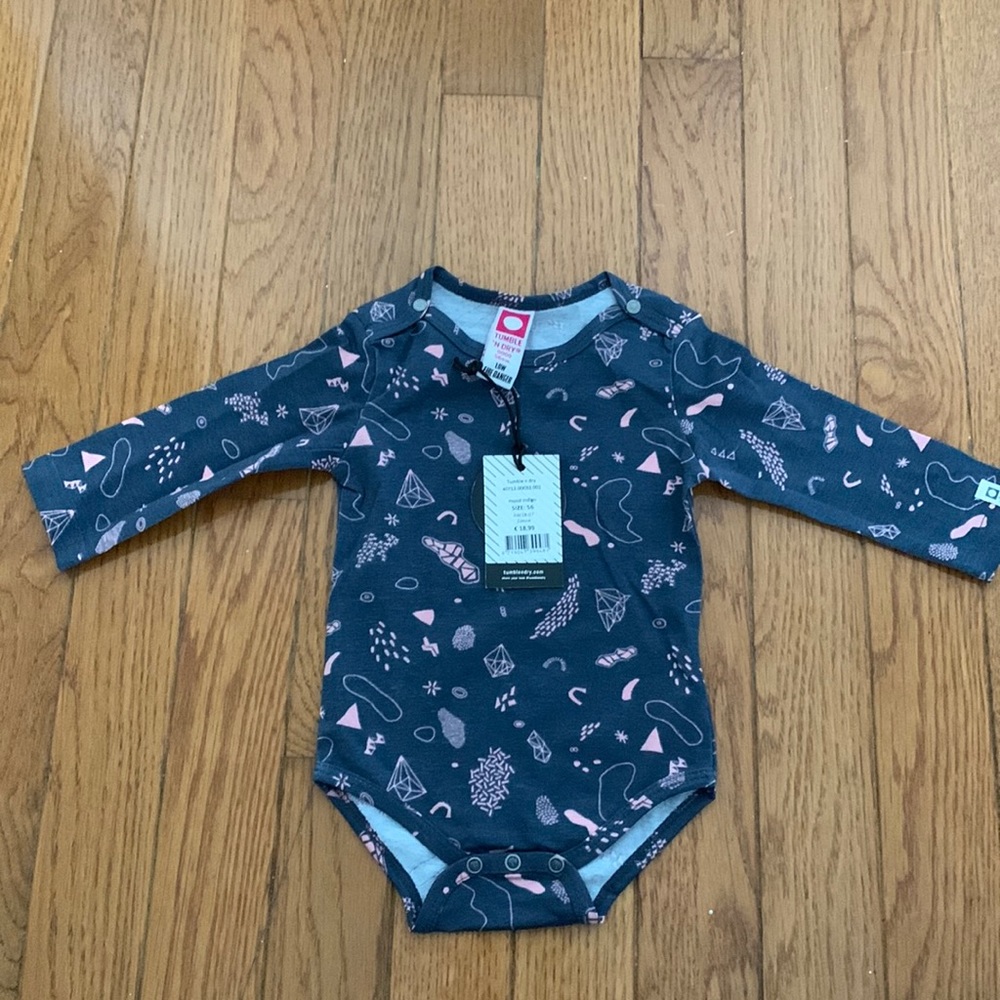 NWT sz 1 month (56) Tumble and Dry onesie